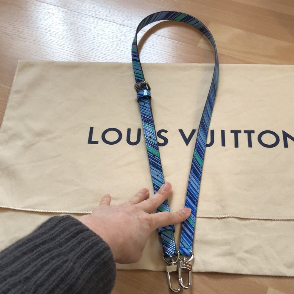 🌸🌸NEW 🌸🌸 Louis Vuitton Epi Tropical Leather Adjustable Strap